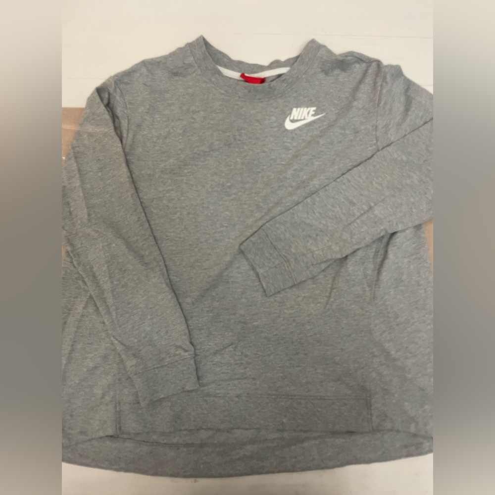 Nike Heather Gray oversized Sweatshirt. Cropped in front over length in back